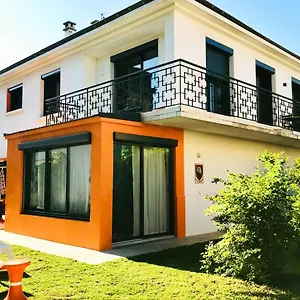 Appartement La Maison Pop Meublé Indépendant Avec Jardin, Romans-sur-Isère